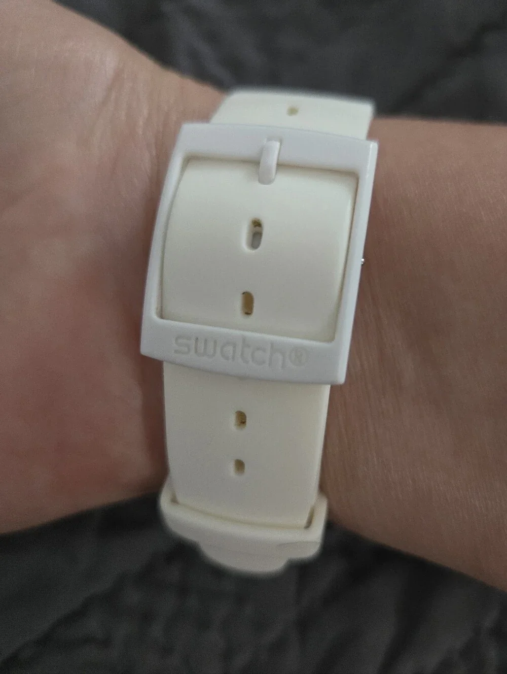 Swatch White Rebel SUOW701 41 mm Vintage Watch Ag 2010 Needs A Battery